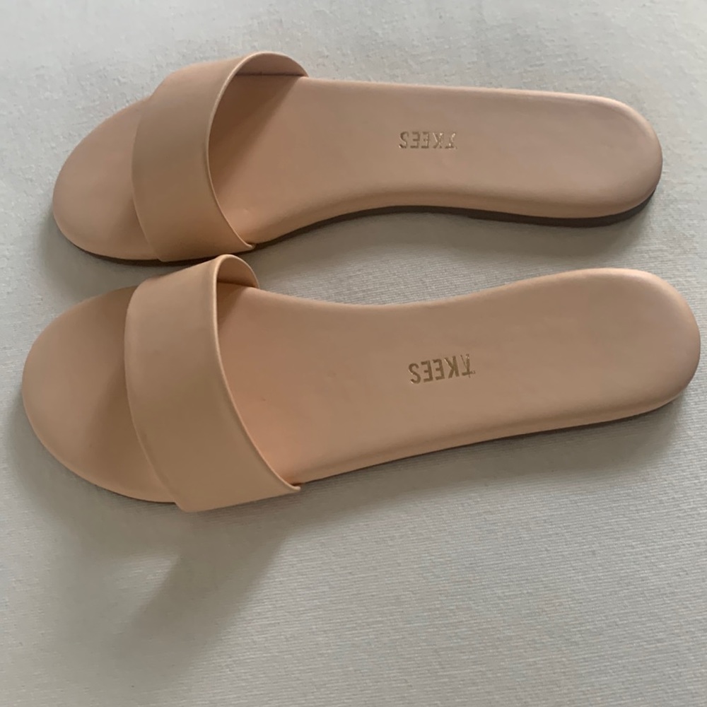 Tkees Sandals - NWT - rose quartz - size 7
